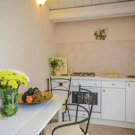 Apartment Paola 1 *